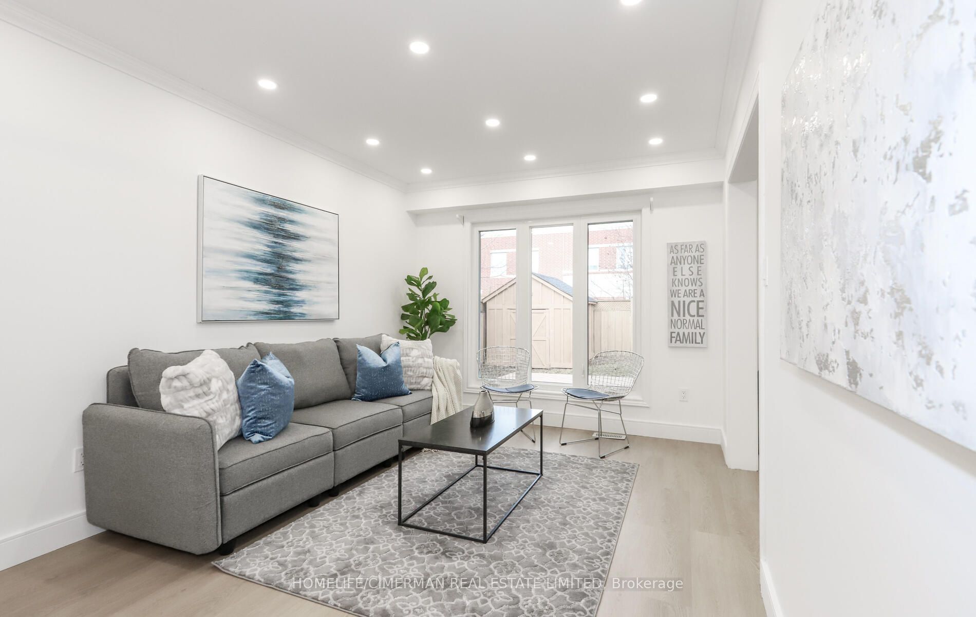 4 Brownstone Cres