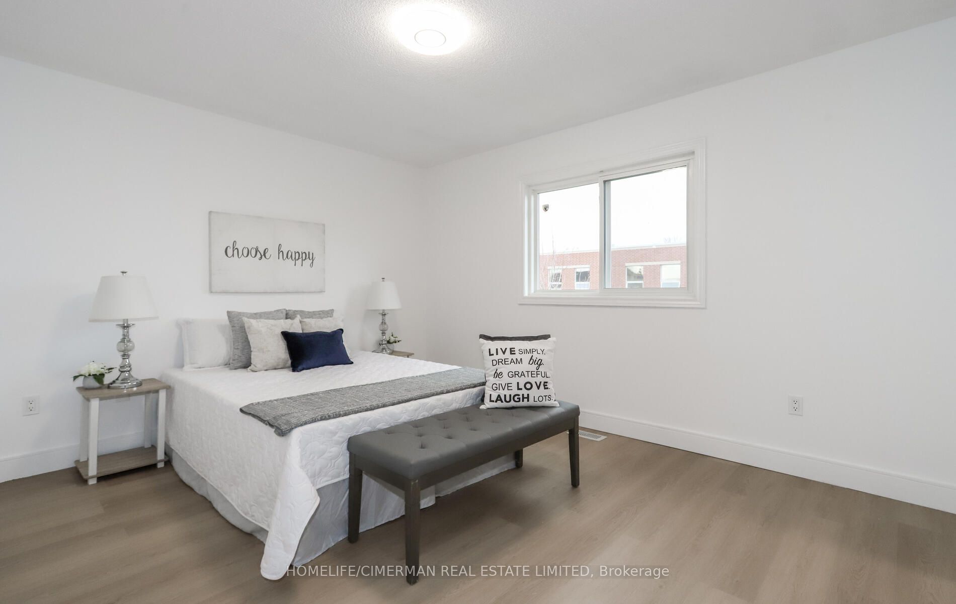 4 Brownstone Cres