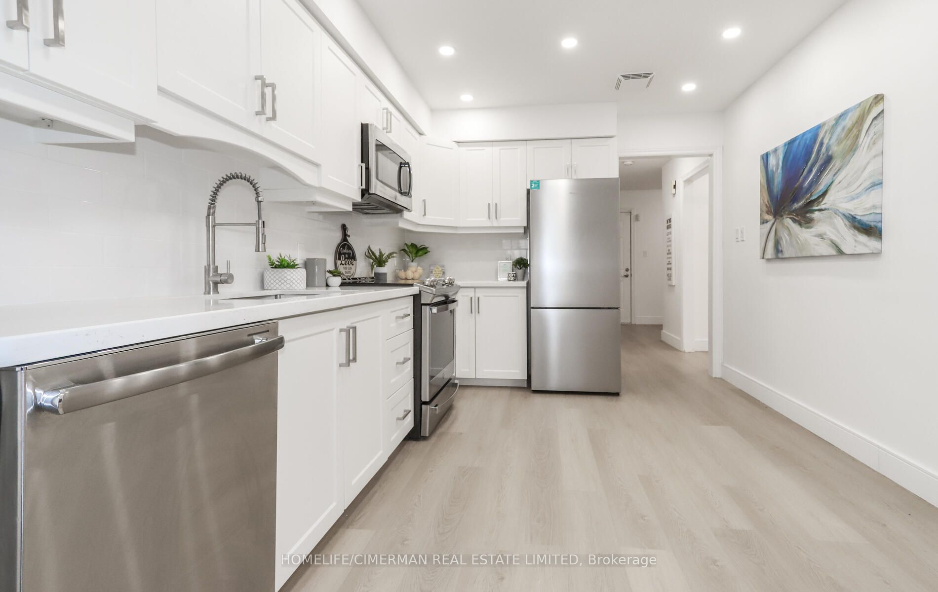 4 Brownstone Cres