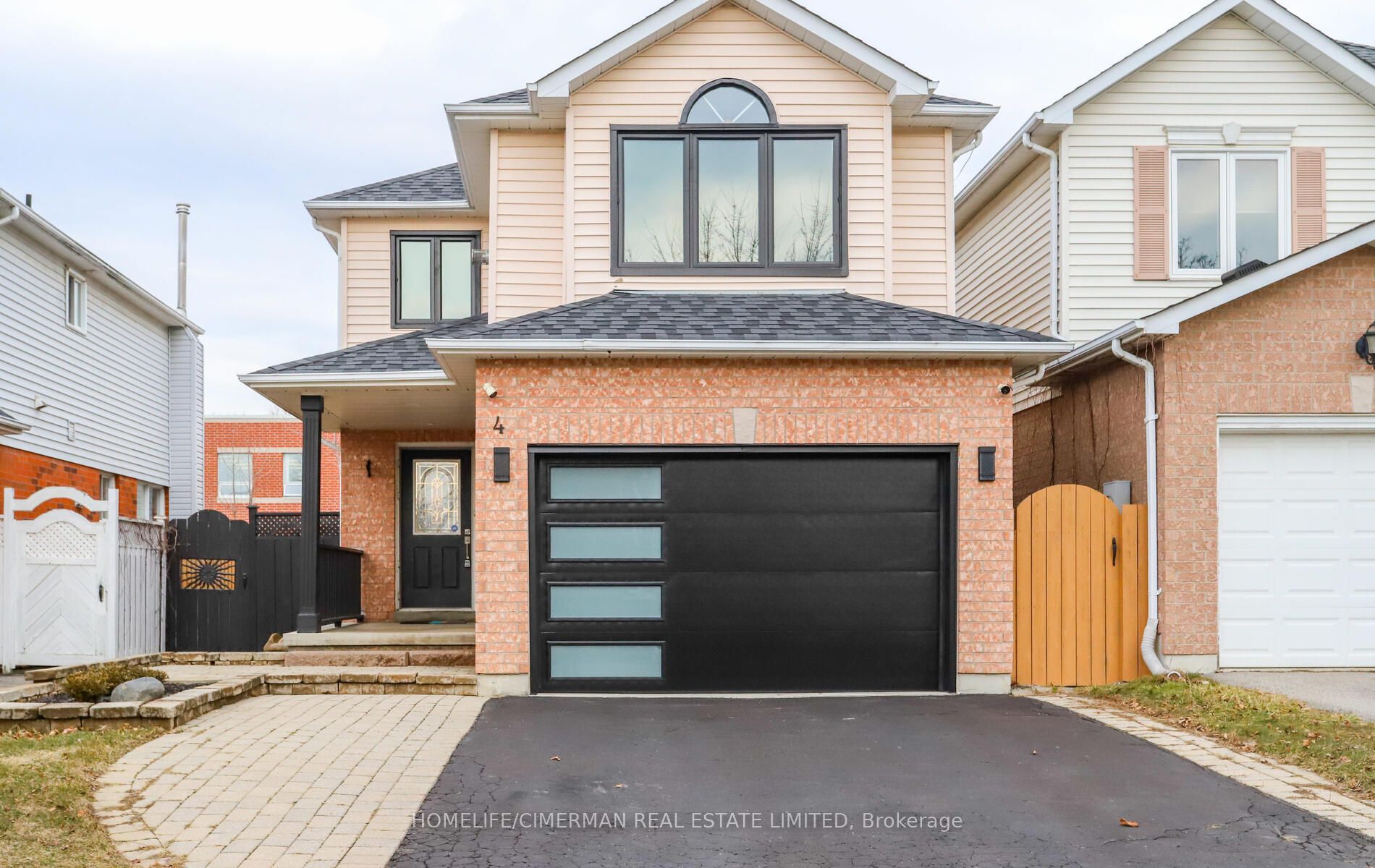 4 Brownstone Cres