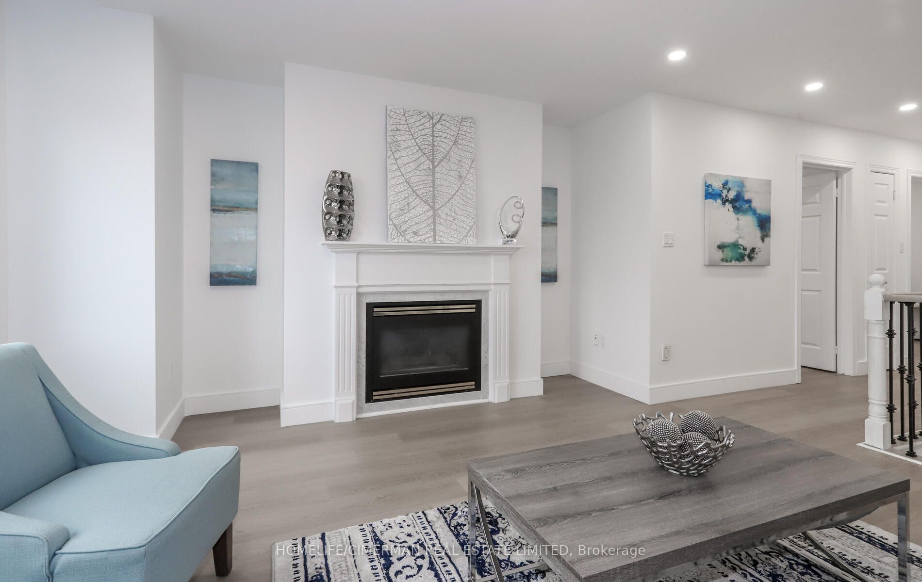 4 Brownstone Cres