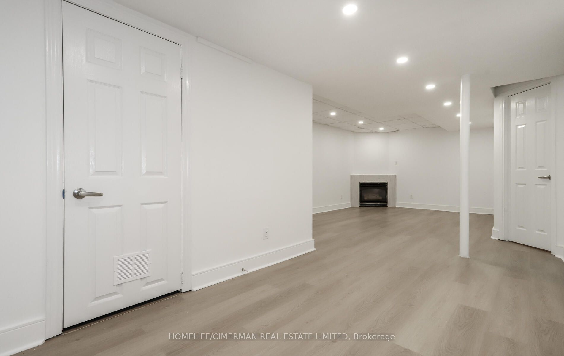 4 Brownstone Cres