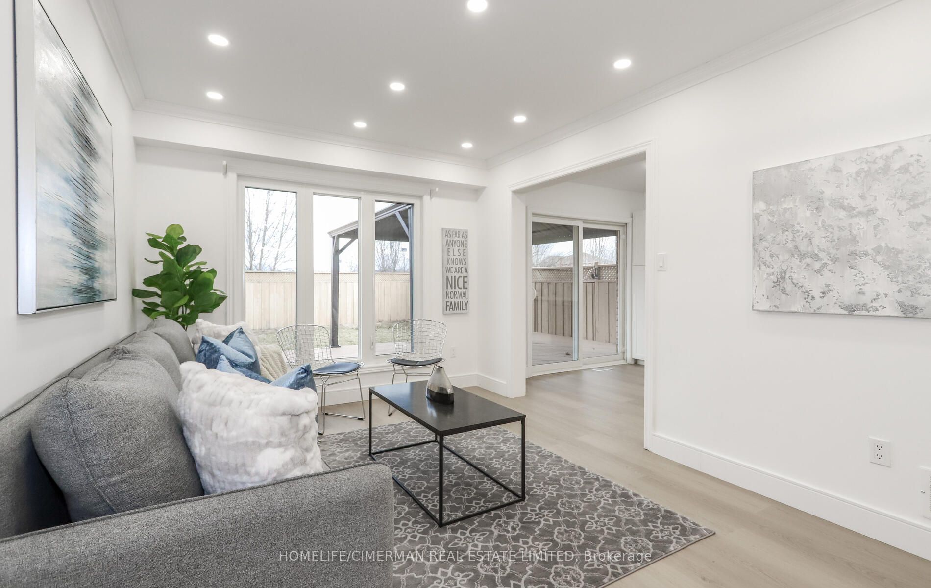 4 Brownstone Cres
