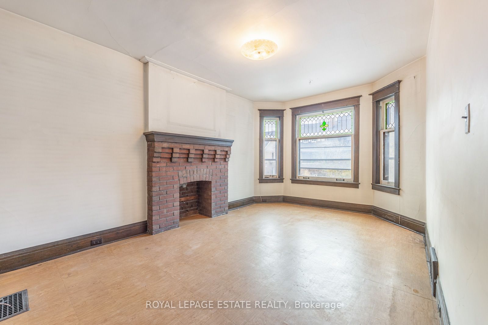34 Millbrook Cres