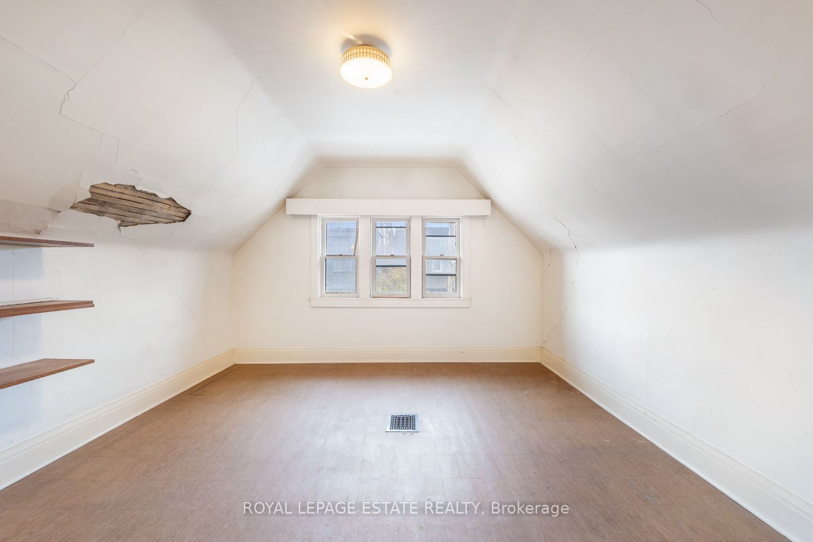 34 Millbrook Cres
