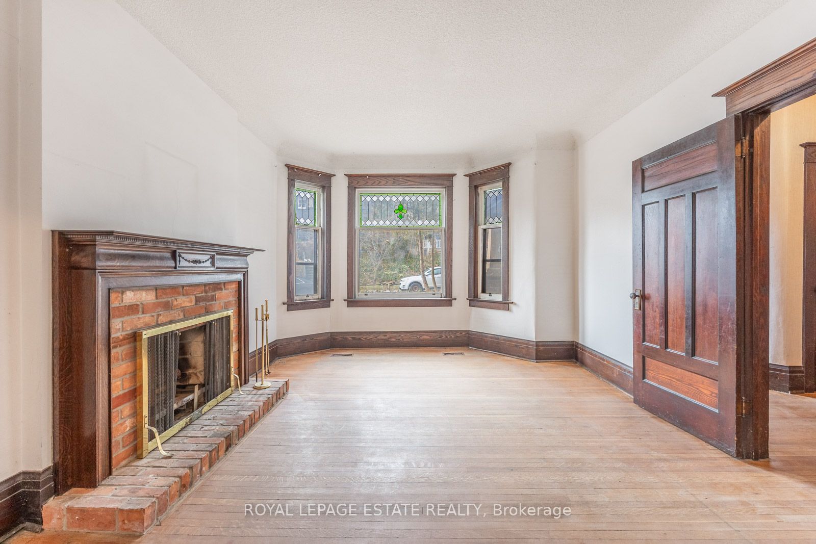 34 Millbrook Cres