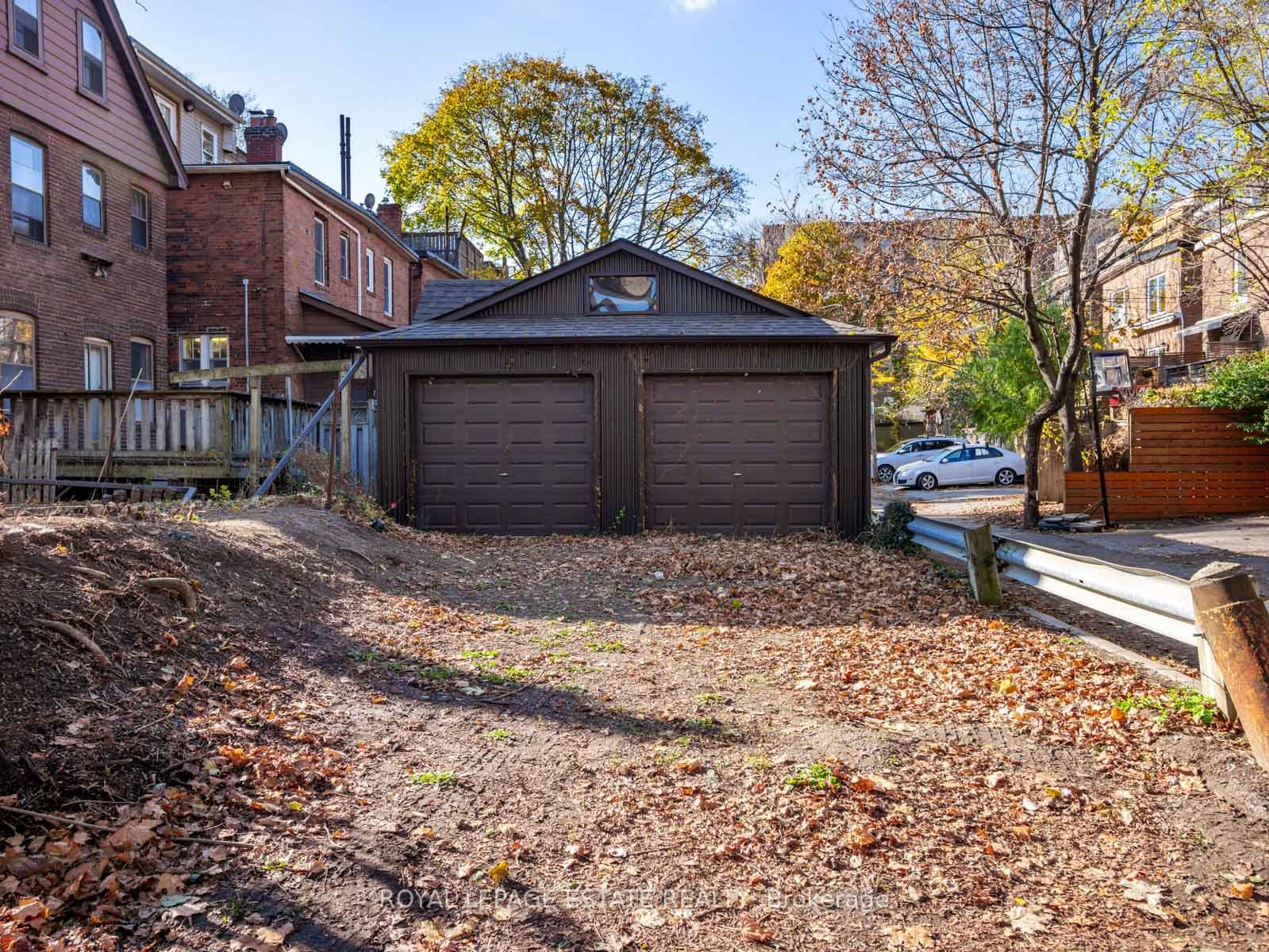 34 Millbrook Cres
