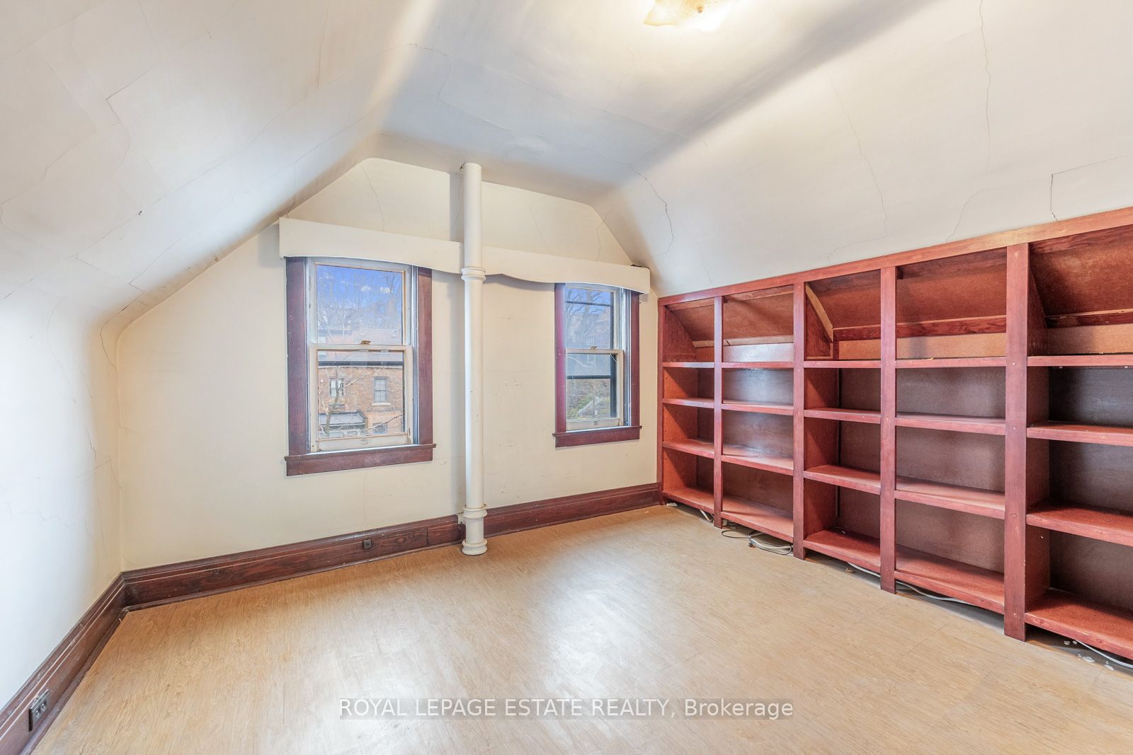 34 Millbrook Cres