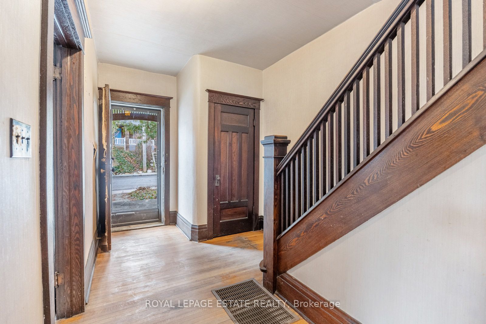 34 Millbrook Cres