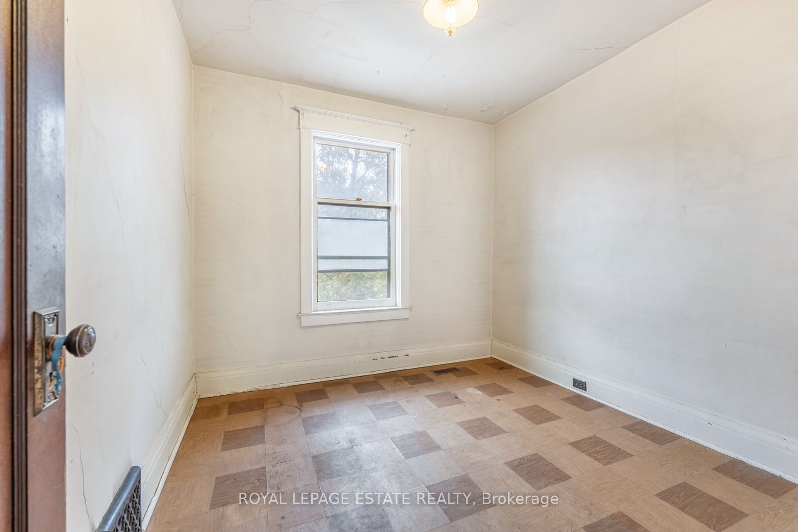 34 Millbrook Cres