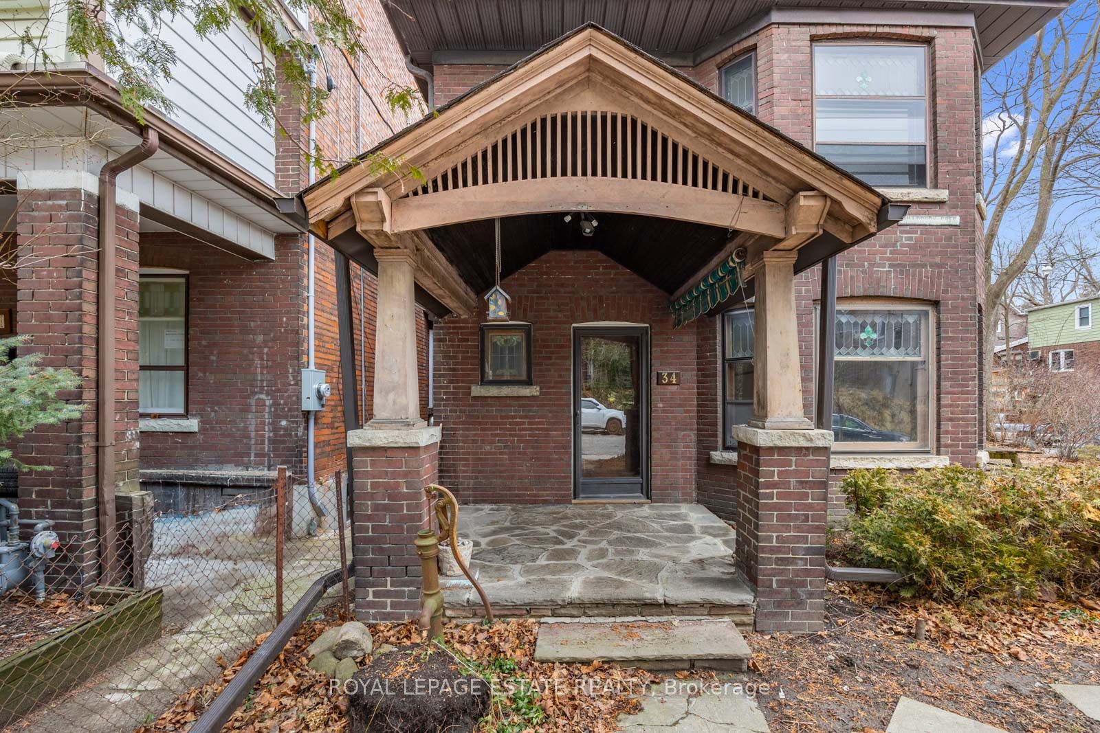 34 Millbrook Cres