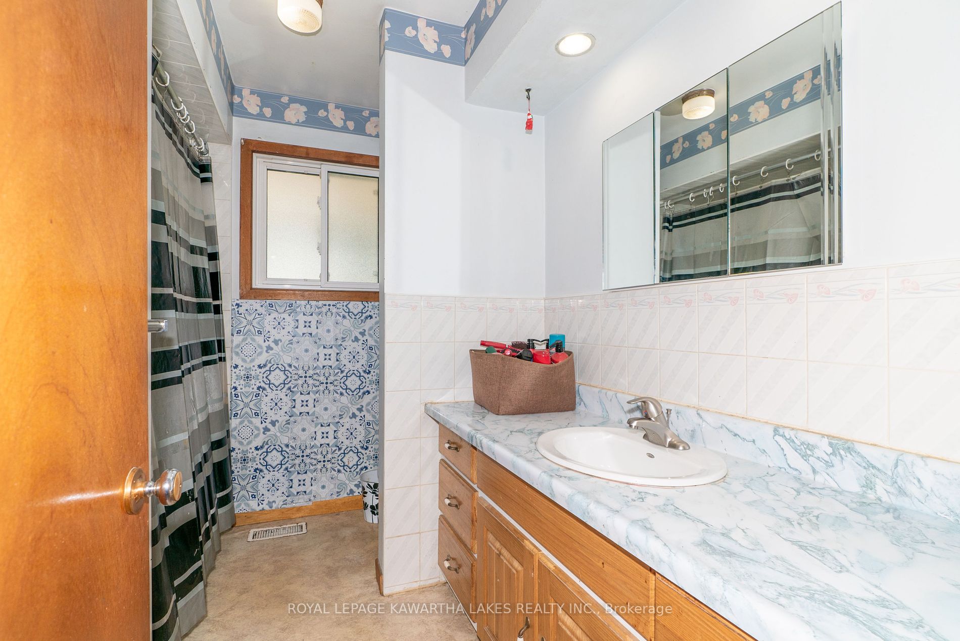 19020 Simcoe St