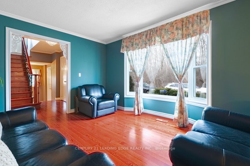 146 Thicket Cres