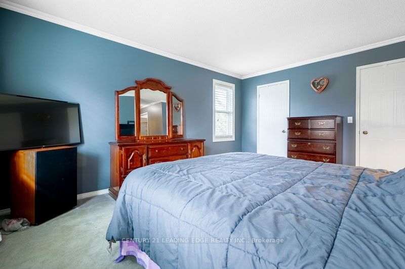 146 Thicket Cres