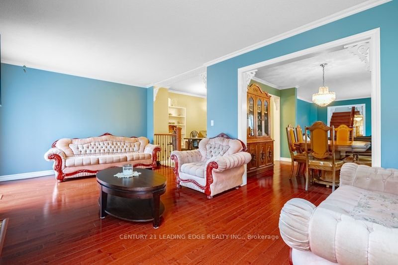 146 Thicket Cres