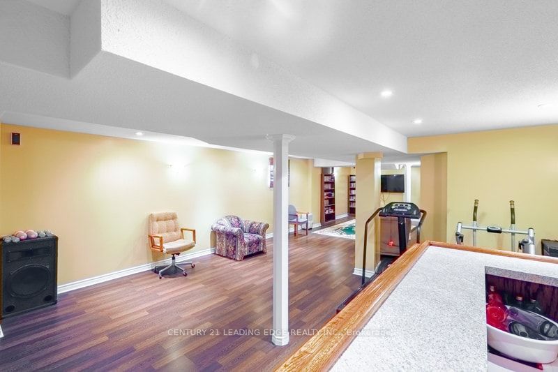 146 Thicket Cres