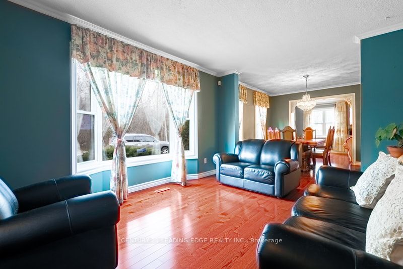 146 Thicket Cres