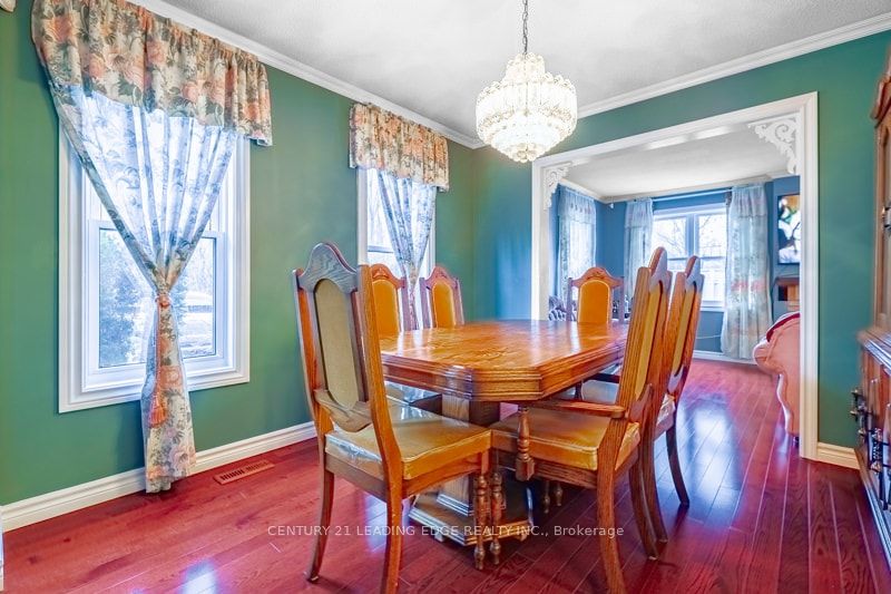 146 Thicket Cres
