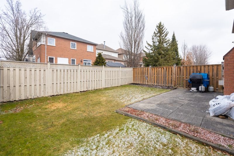 146 Thicket Cres