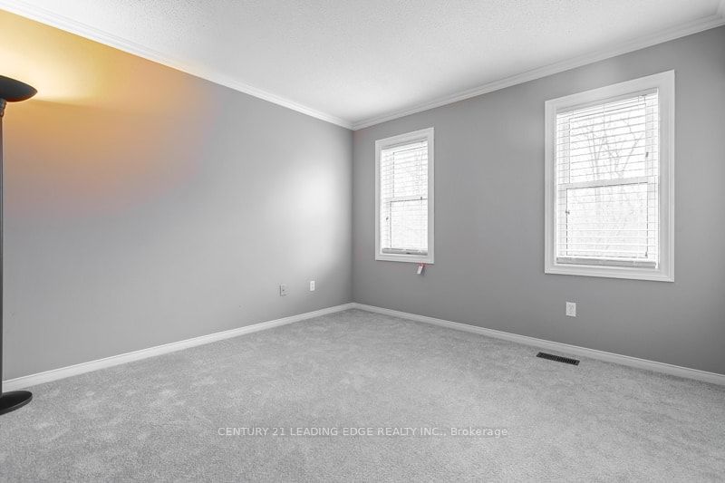 146 Thicket Cres