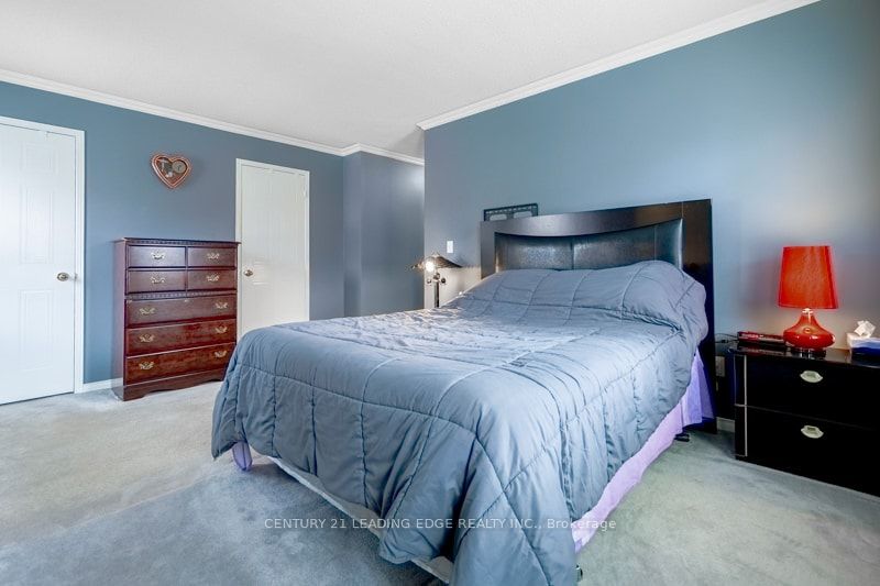 146 Thicket Cres
