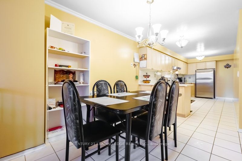 146 Thicket Cres