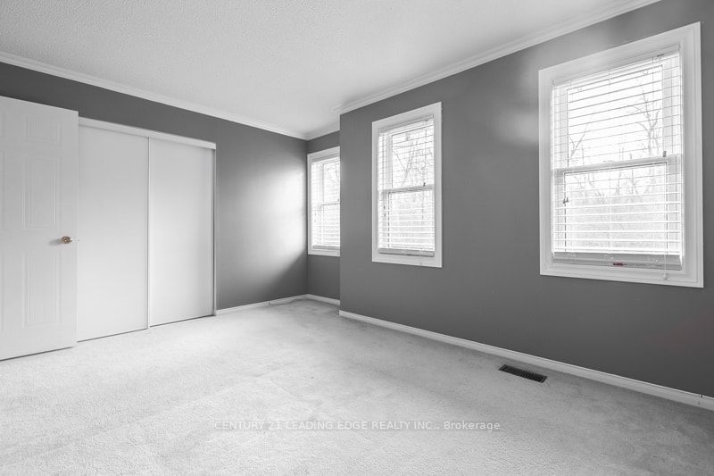 146 Thicket Cres