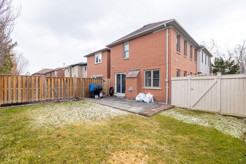 146 Thicket Cres