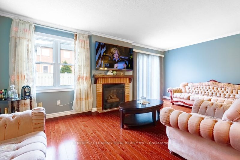 146 Thicket Cres