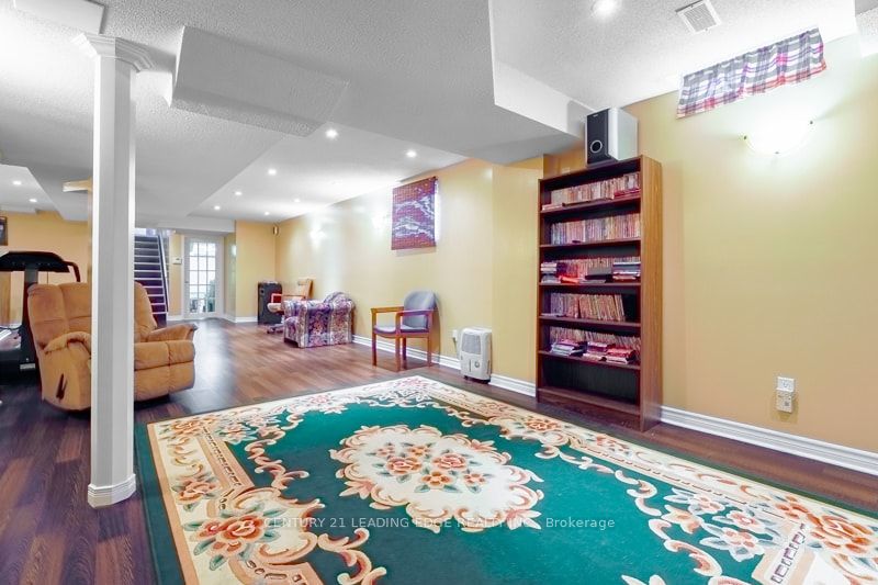 146 Thicket Cres