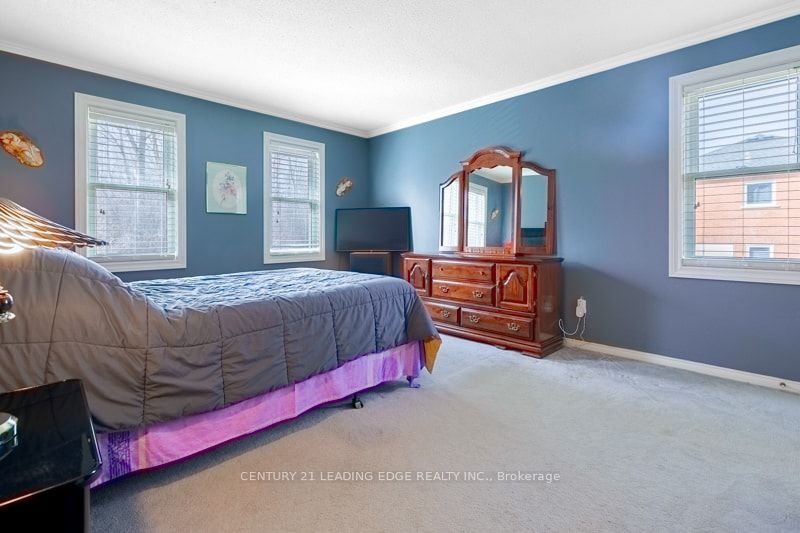 146 Thicket Cres