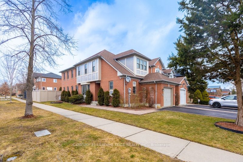 146 Thicket Cres