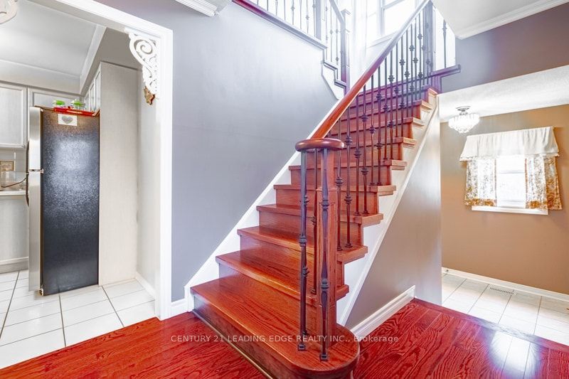 146 Thicket Cres