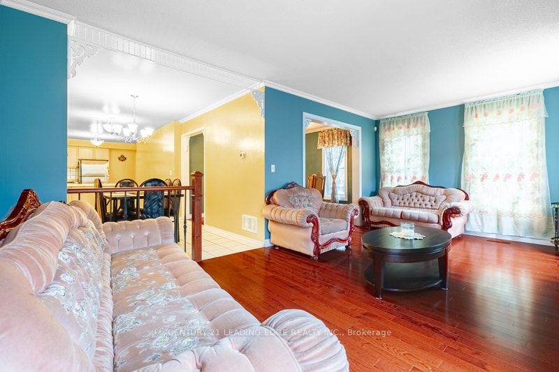 146 Thicket Cres