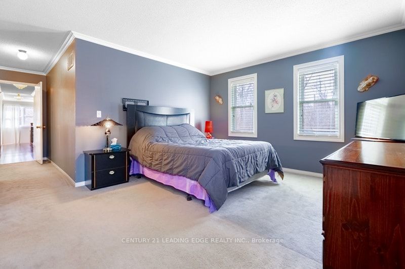 146 Thicket Cres