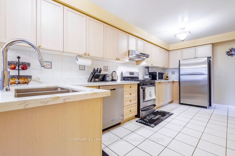 146 Thicket Cres