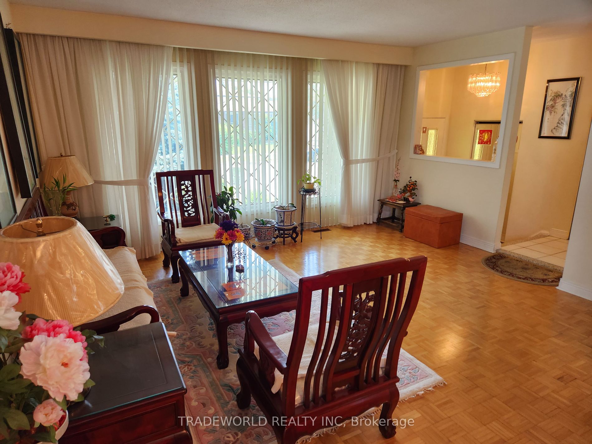 36 Lawnmere Cres