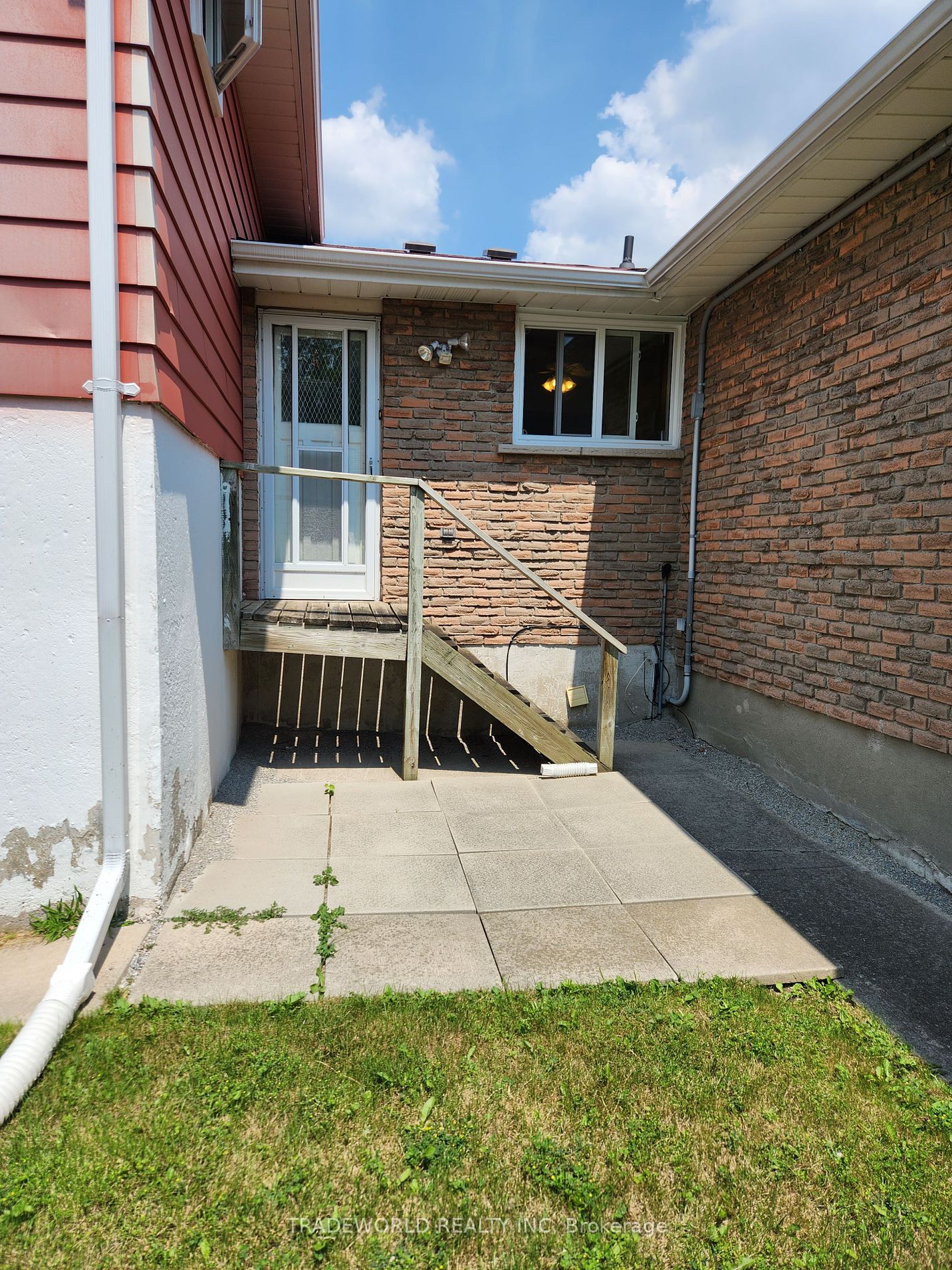 36 Lawnmere Cres