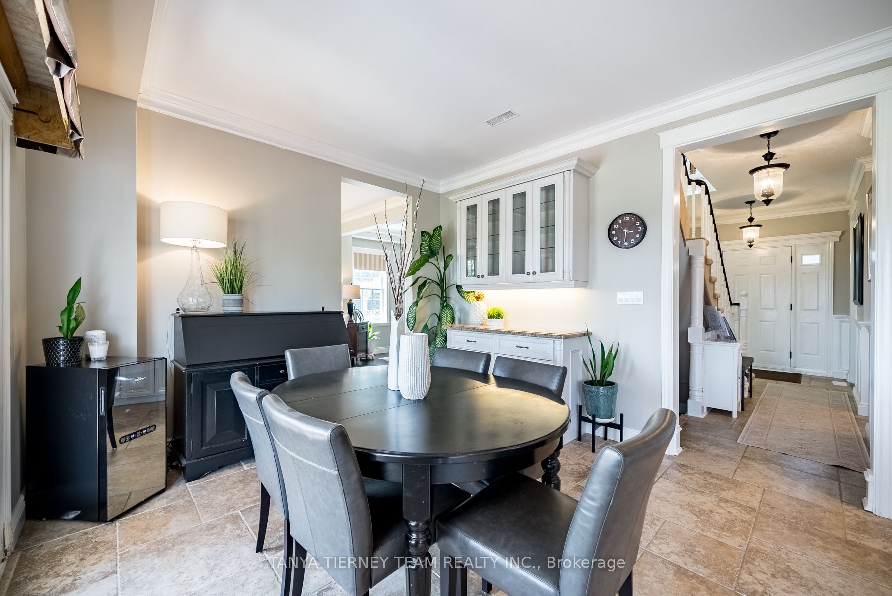 93 Raglan Rd W