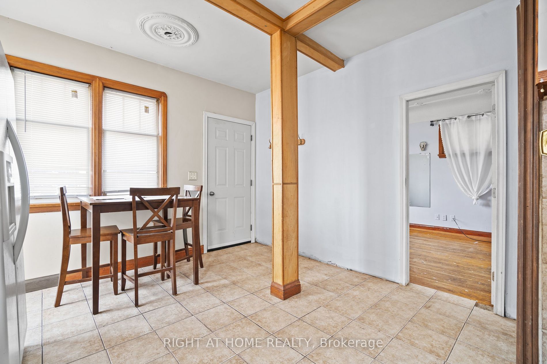 559 Ritson Rd S
