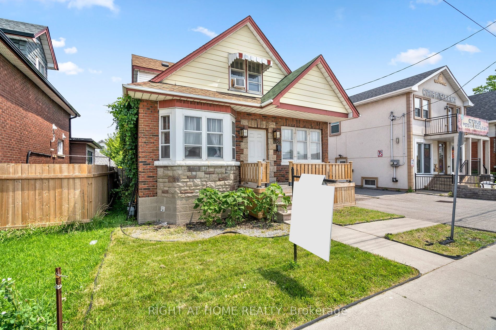 559 Ritson Rd S