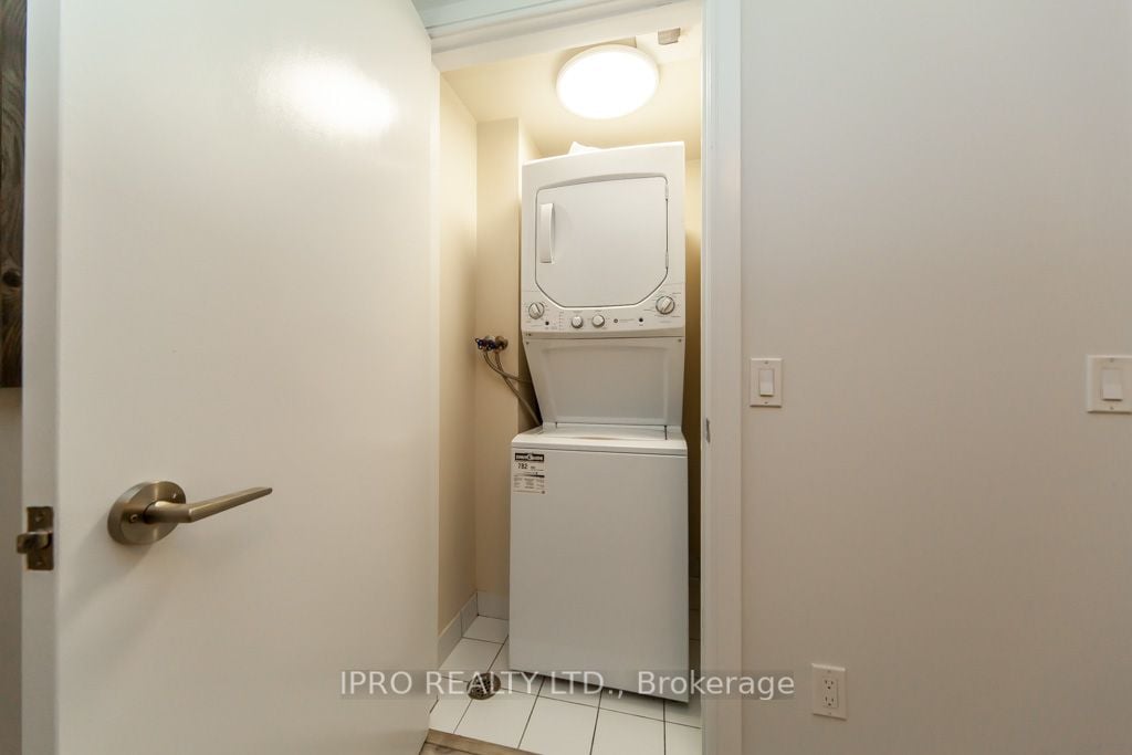 315 Village Green Sq, #51
