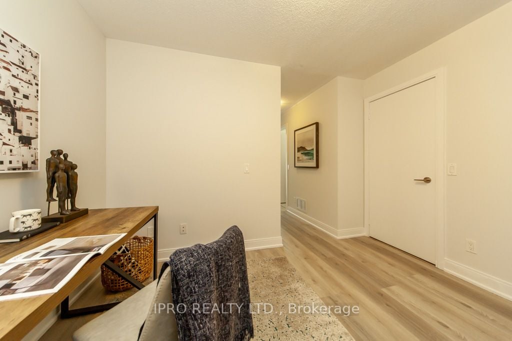 315 Village Green Sq, #51