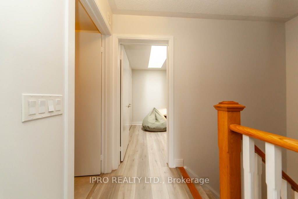 315 Village Green Sq, #51