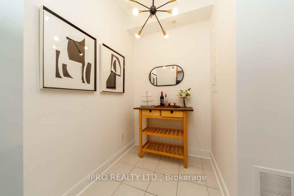 315 Village Green Sq, #51
