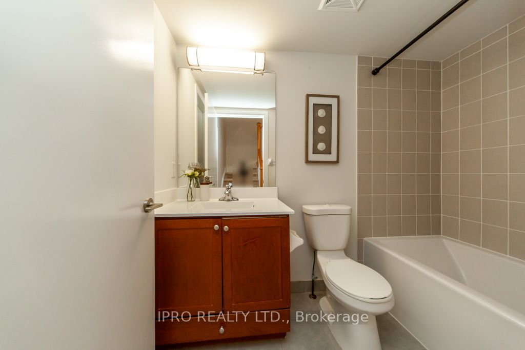 315 Village Green Sq, #51