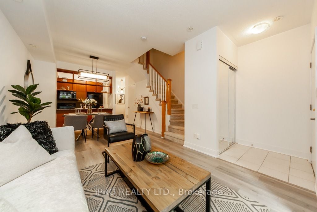 315 Village Green Sq, #51