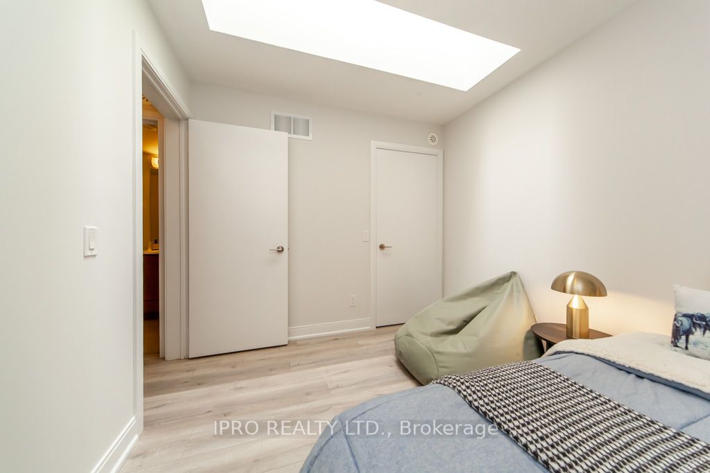 315 Village Green Sq, #51