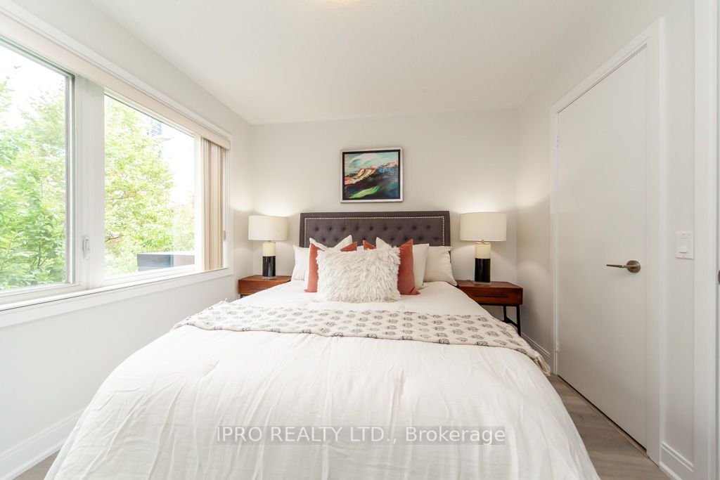 315 Village Green Sq, #51