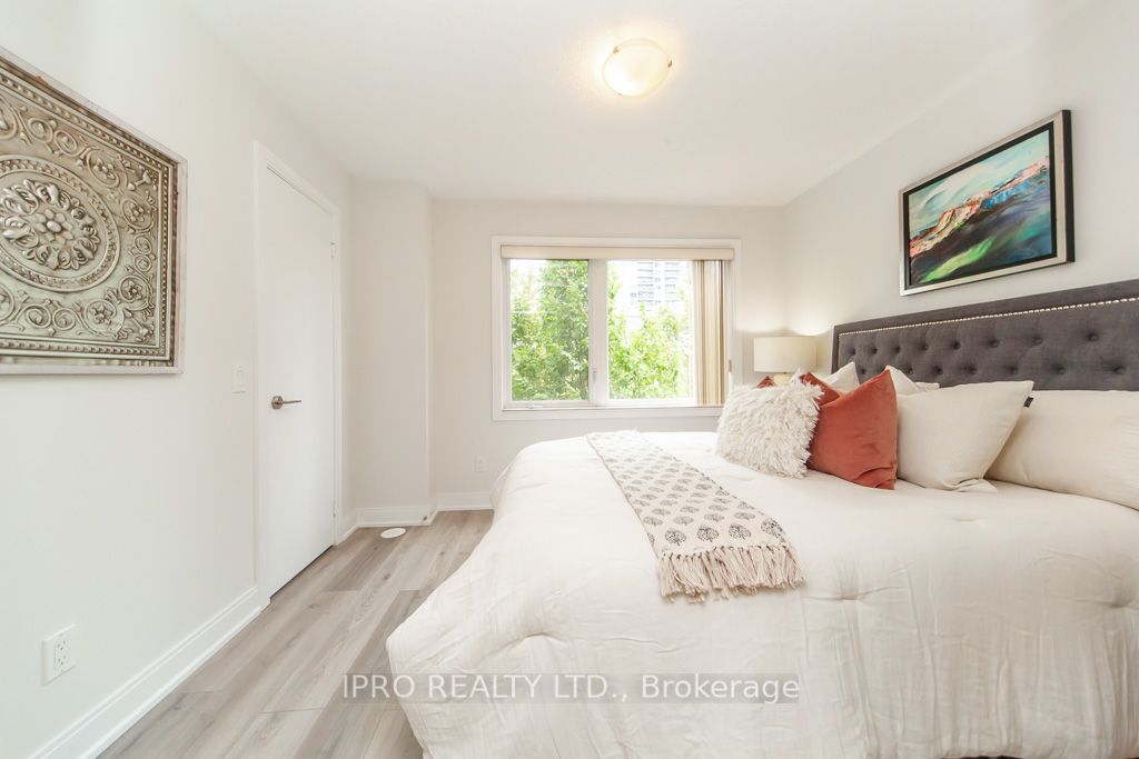 315 Village Green Sq, #51